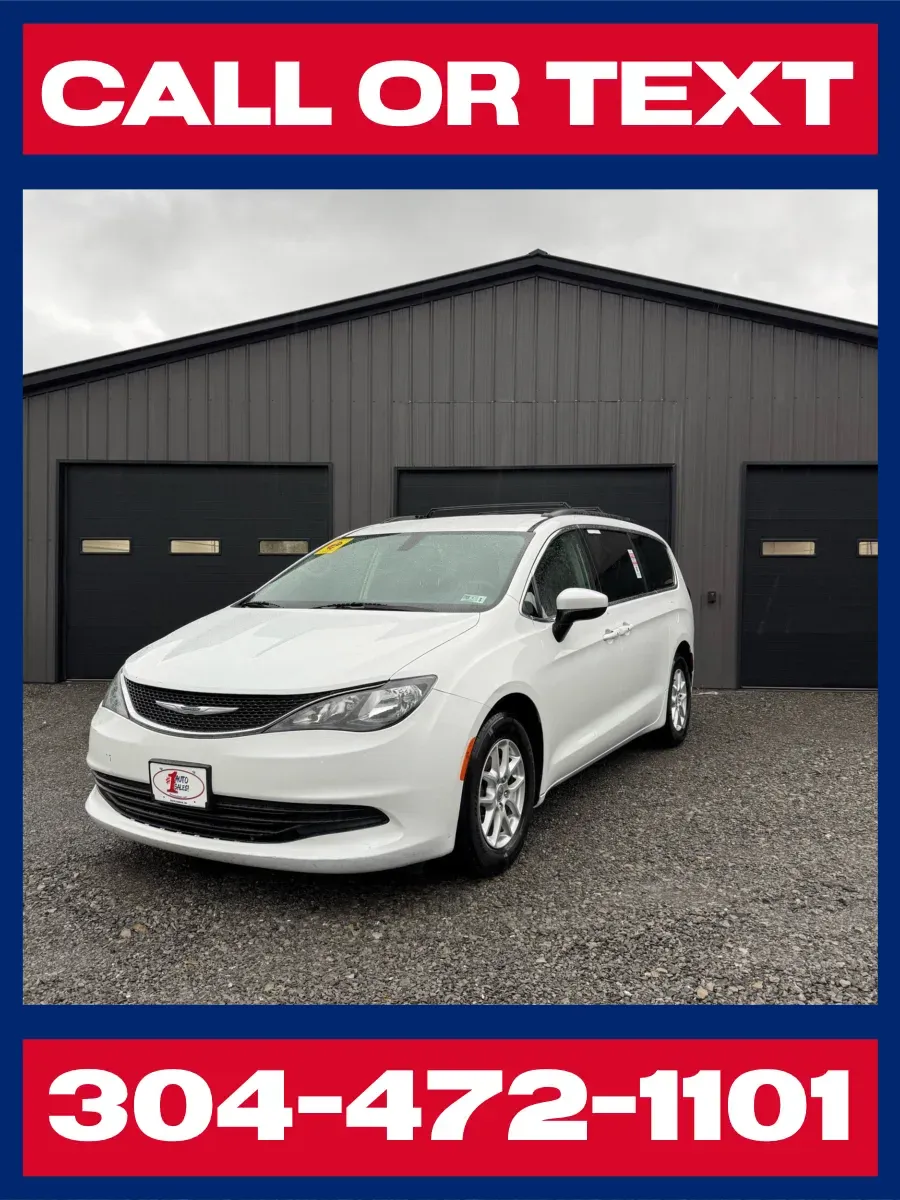 2020 Chrysler Voyager LXI's photo
