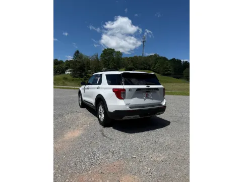 More photos of 2022 Ford Explorer XLT 4WD at Number One Auto Sales, WV