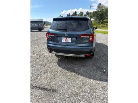 More photos of 2019 Honda Pilot Touring 4WD at Number One Auto Sales, WV