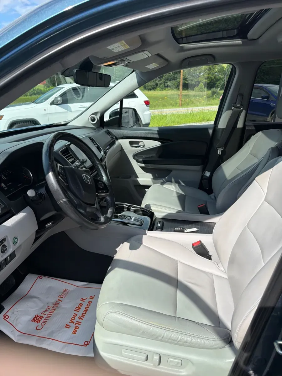 More photos of 2019 Honda Pilot Touring 4WD at Number One Auto Sales, WV
