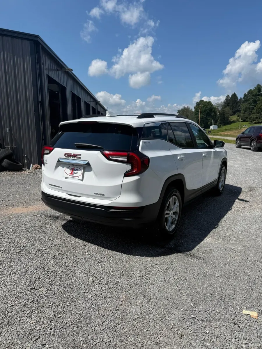 More photos of 2022 GMC Terrain AWD SLE at Number One Auto Sales, WV