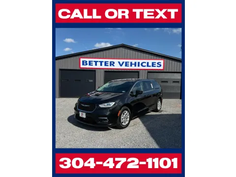 Black 2023 Chrysler Pacifica Touring L for sale in Buckhannon, WV