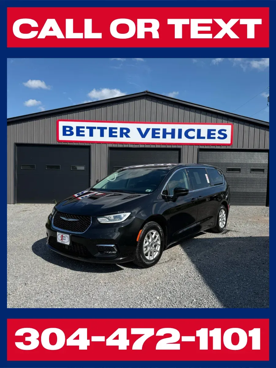 Black 2023 Chrysler Pacifica Touring L for sale in Buckhannon, WV