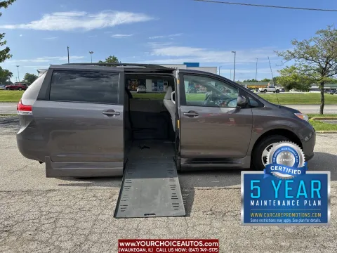 Gray 2013 Toyota Sienna LE Mobility 7 Passenger 4dr Mini Van for sale in Waukegan, IL