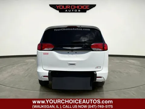 More photos of 2022 Chrysler Voyager LX at Your Choice Autos - Waukegan, IL