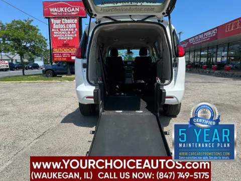 White 2022 Chrysler Voyager LX for sale in Waukegan, IL