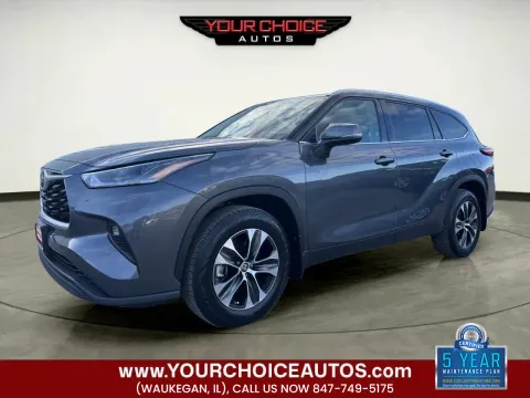 Gray 2021 Toyota Highlander XLE for sale in Waukegan, IL