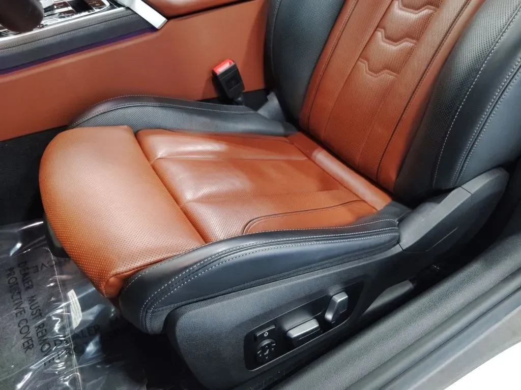 2024 BMW 8 Series M850i - Photo 28
