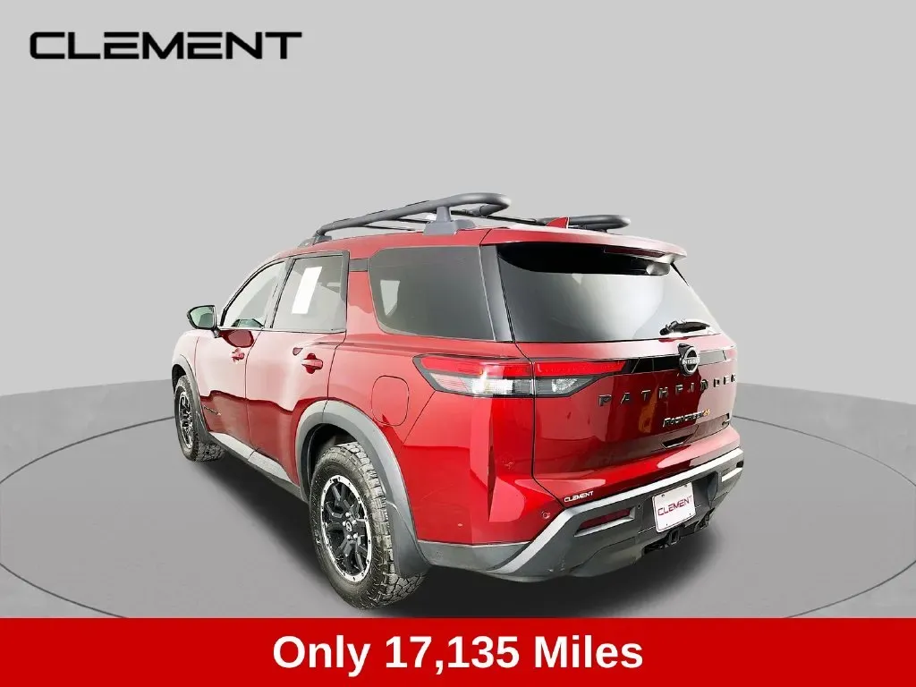 Nissan Pathfinder photo 8