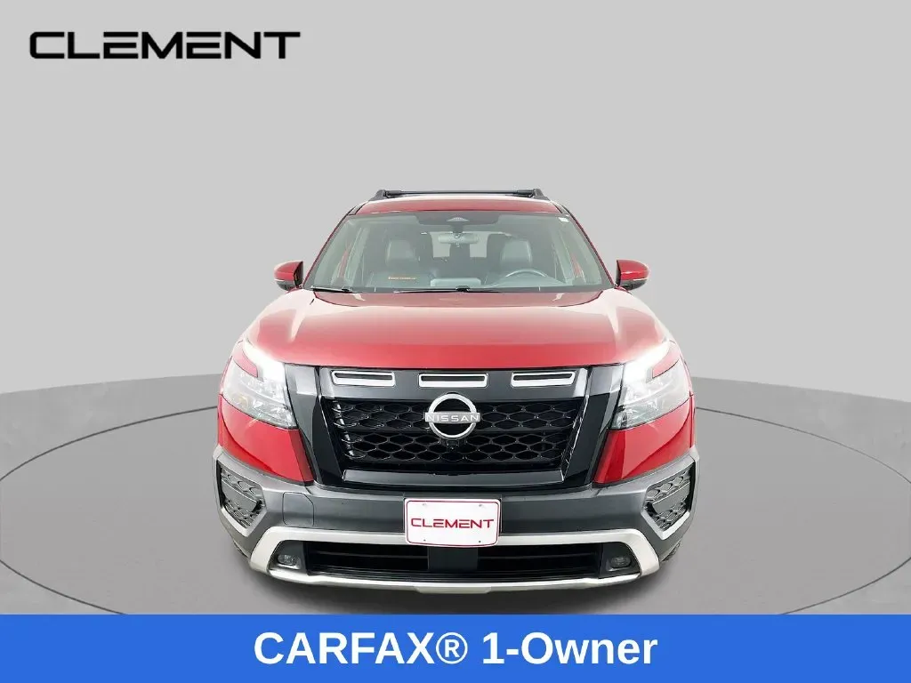 Nissan Pathfinder photo 2