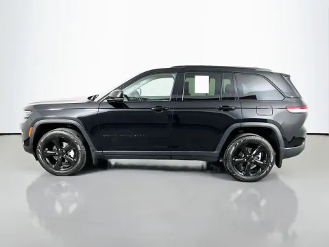 More photos of 2023 Jeep Grand Cherokee Limited at Clement Supercenter, MO