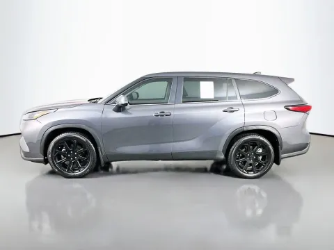 More photos of 2023 Toyota Highlander LE at Clement Supercenter, MO