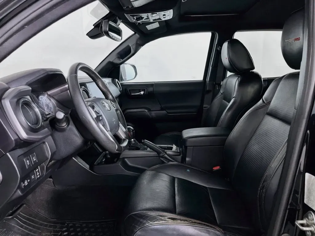 Toyota Tacoma photo 26