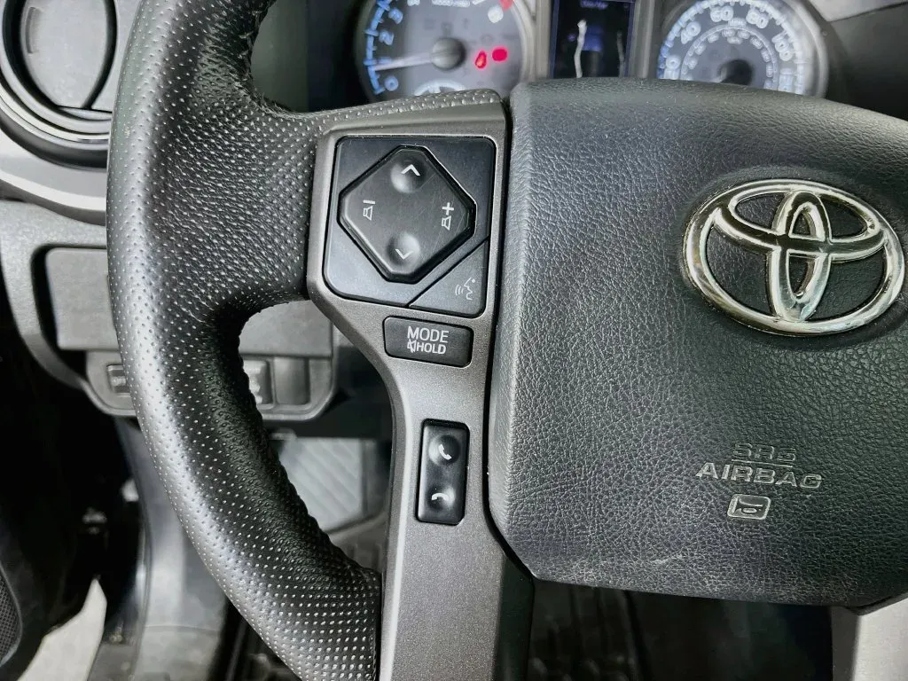 Toyota Tacoma photo 14