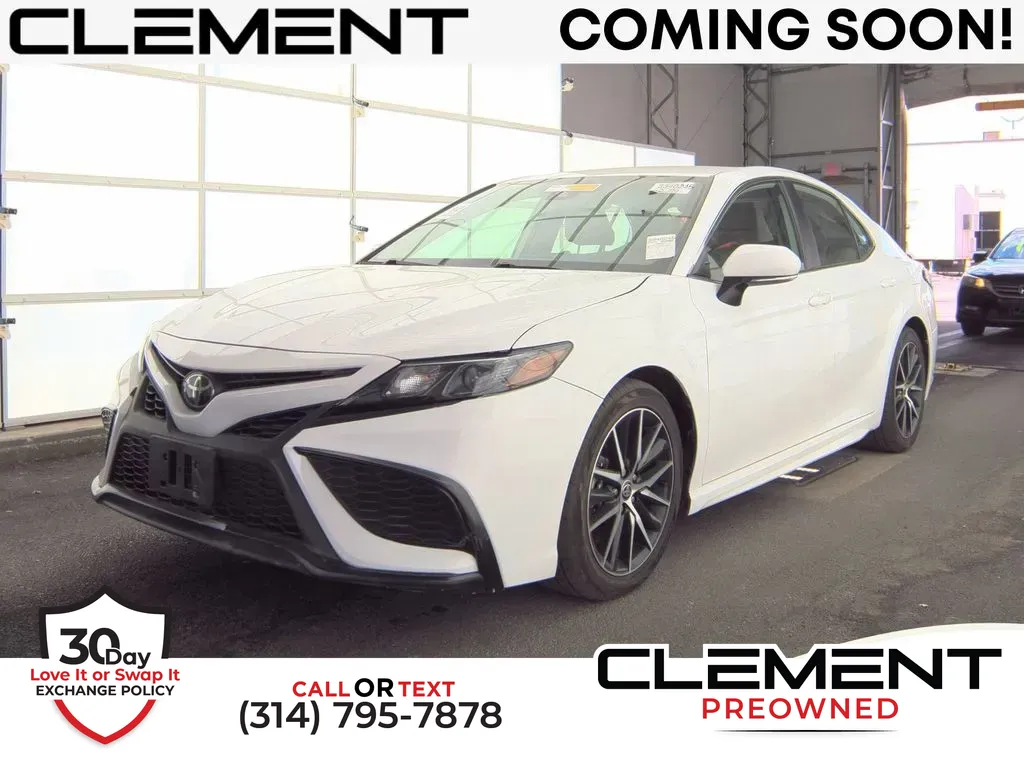 White 2023 Toyota Camry SE for sale in St. Charles, MO