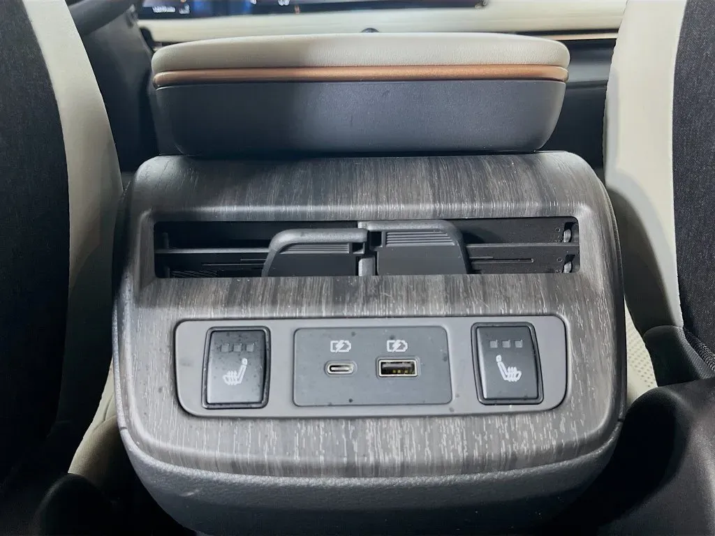 Nissan Ariya photo 34