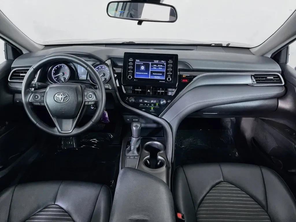 Toyota Camry photo 10
