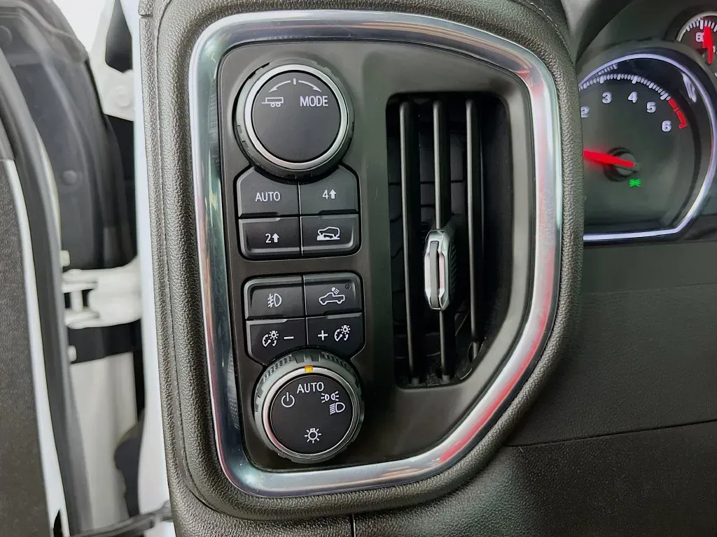 Chevrolet Silverado photo 11