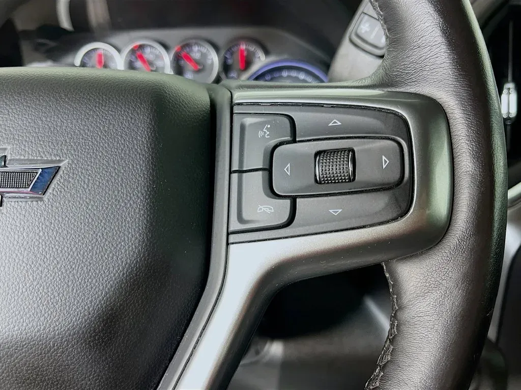 Chevrolet Silverado photo 15