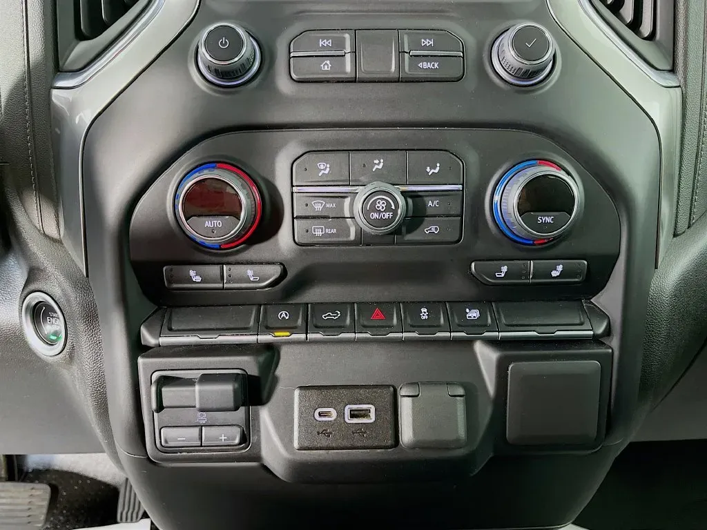 Chevrolet Silverado photo 20