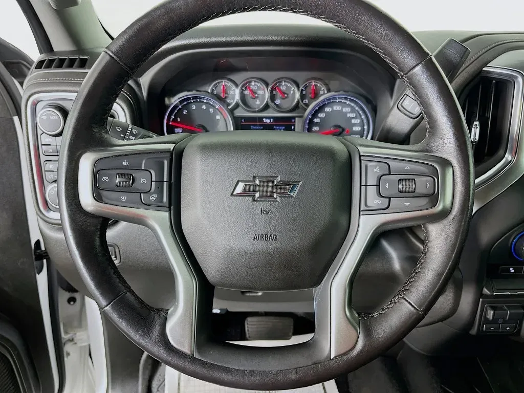 Chevrolet Silverado photo 13
