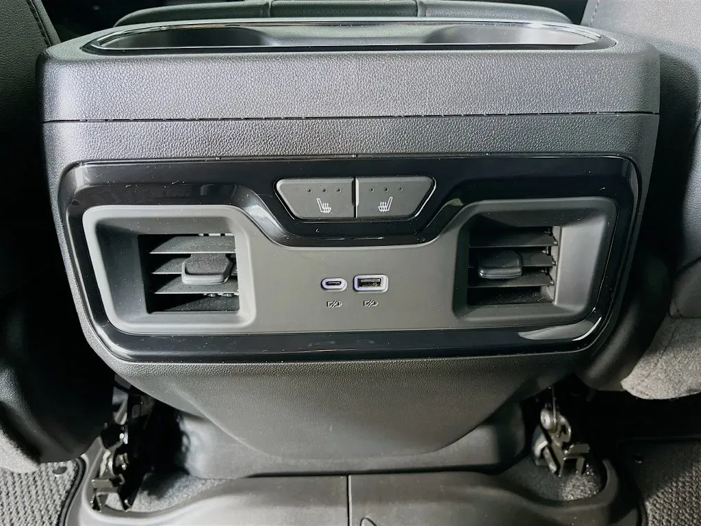 GMC Sierra photo 32