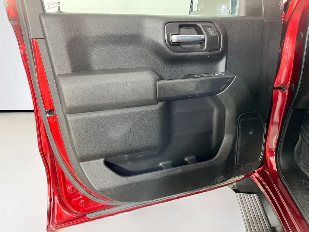 Chevrolet Silverado photo 21