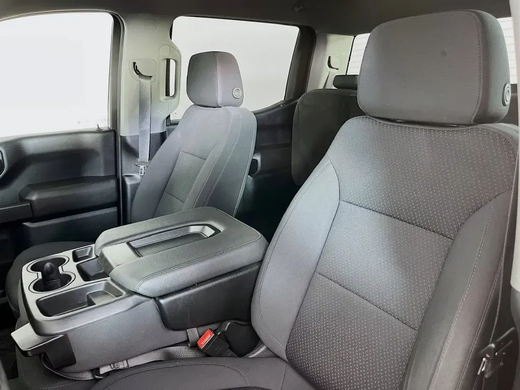 Chevrolet Silverado photo 23