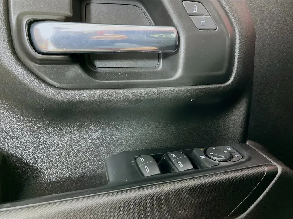 Chevrolet Silverado photo 20
