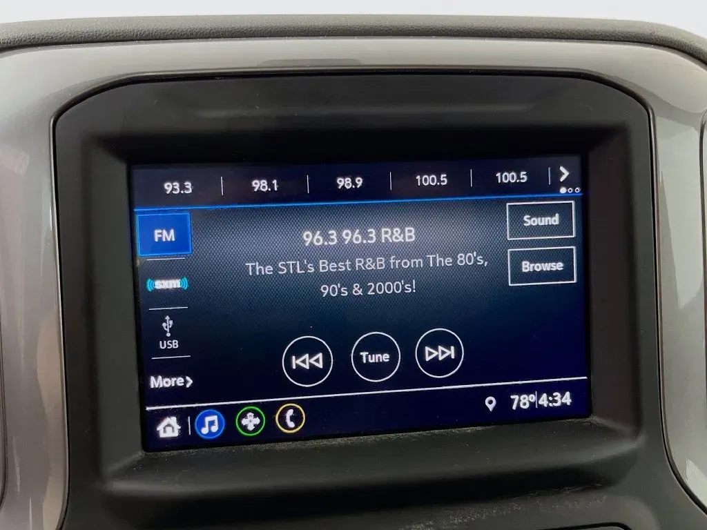 Chevrolet Silverado photo 16