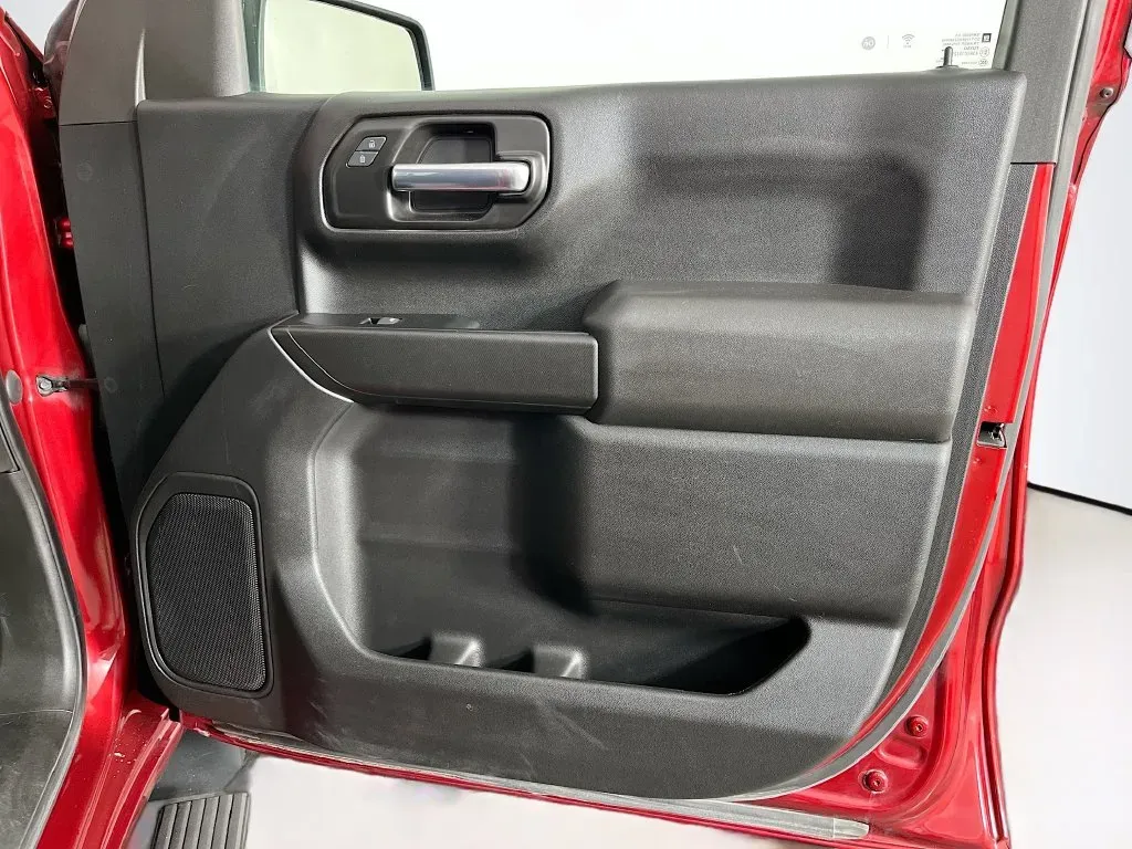 Chevrolet Silverado photo 32