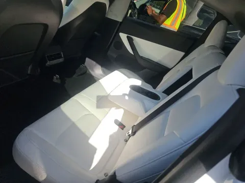 More photos of 2021 Tesla Model Y Long Range at Clement Supercenter, MO