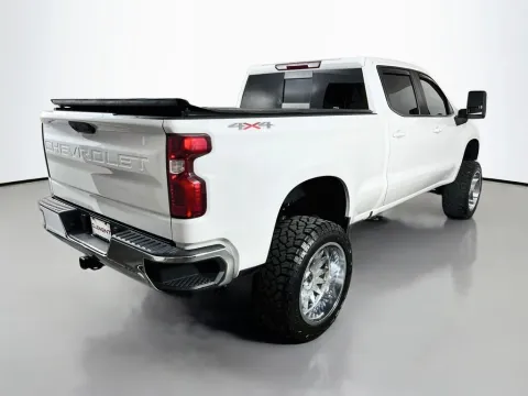 More photos of 2022 Chevrolet Silverado 1500 LT at Clement Supercenter, MO