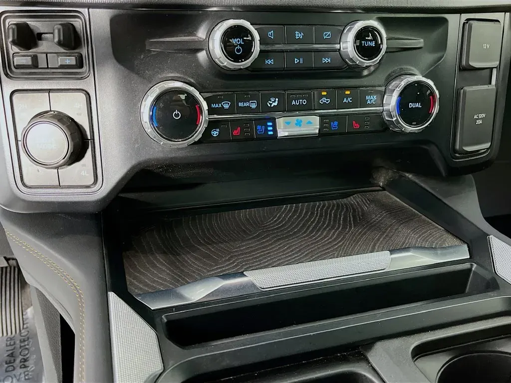 Ford F-450SD photo 21