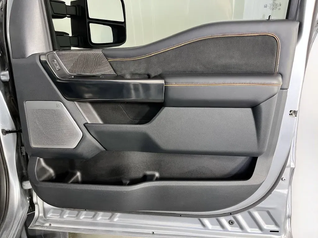 Ford F-450SD photo 38