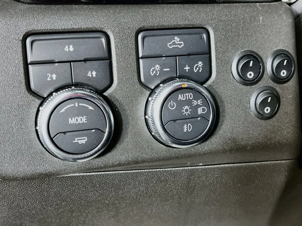 GMC Sierra photo 11