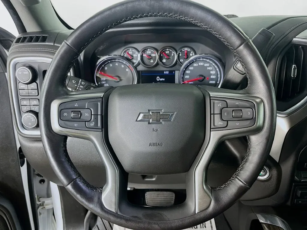 Chevrolet Silverado photo 13