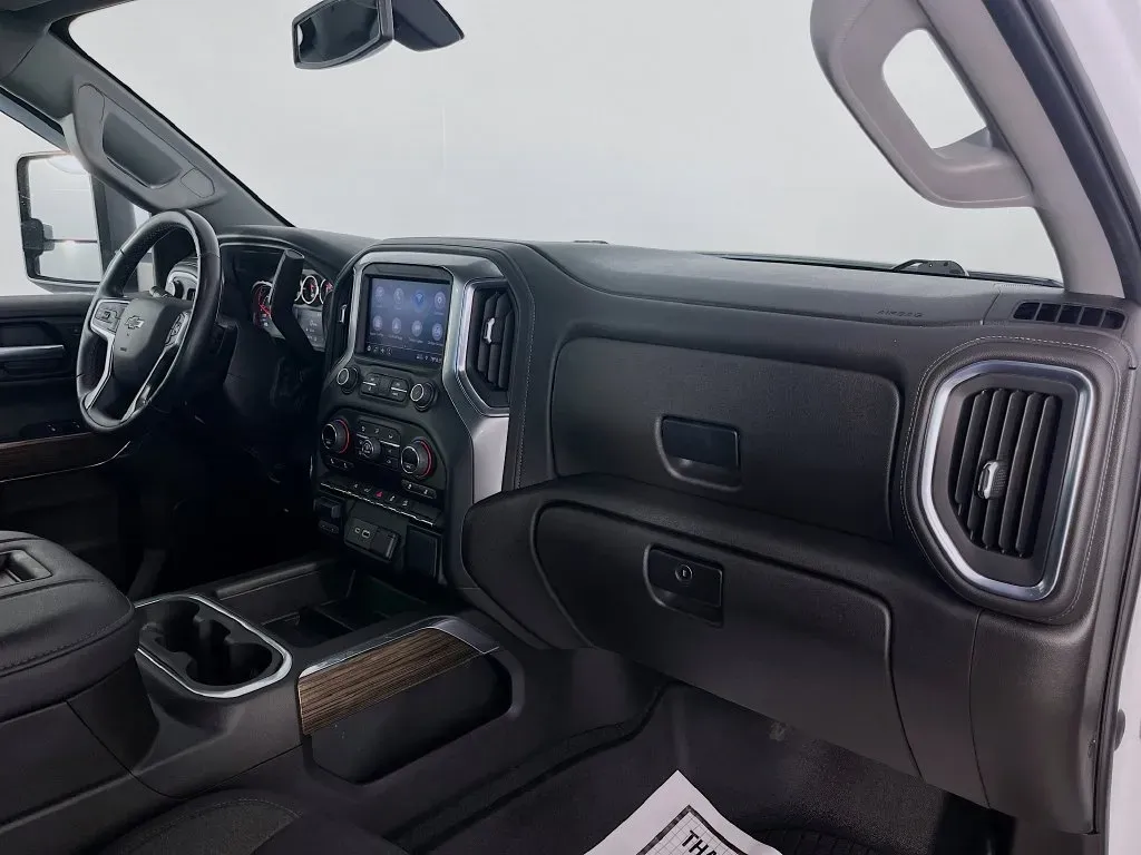 Chevrolet Silverado photo 32