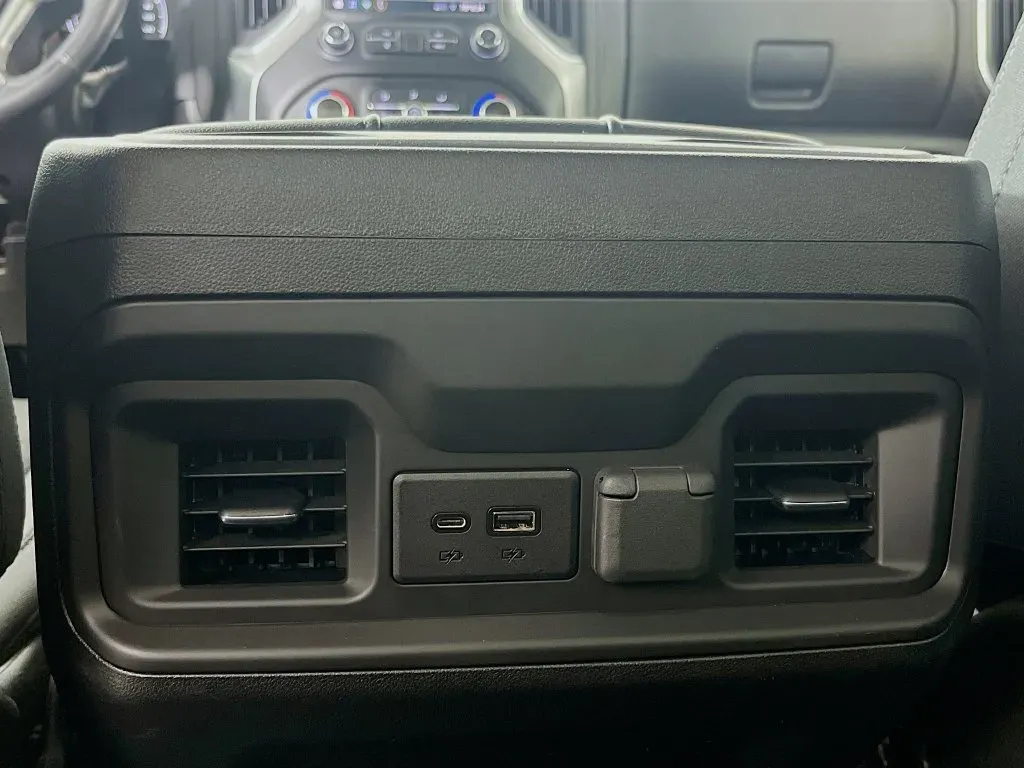 Chevrolet Silverado photo 29