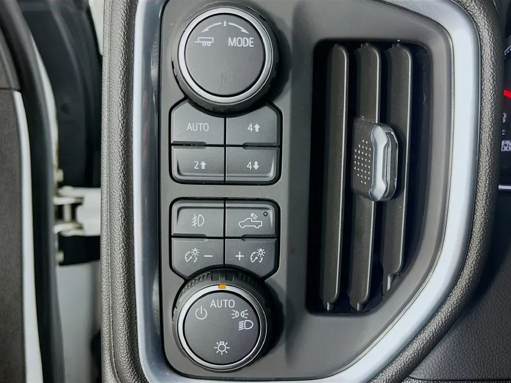Chevrolet Silverado photo 11