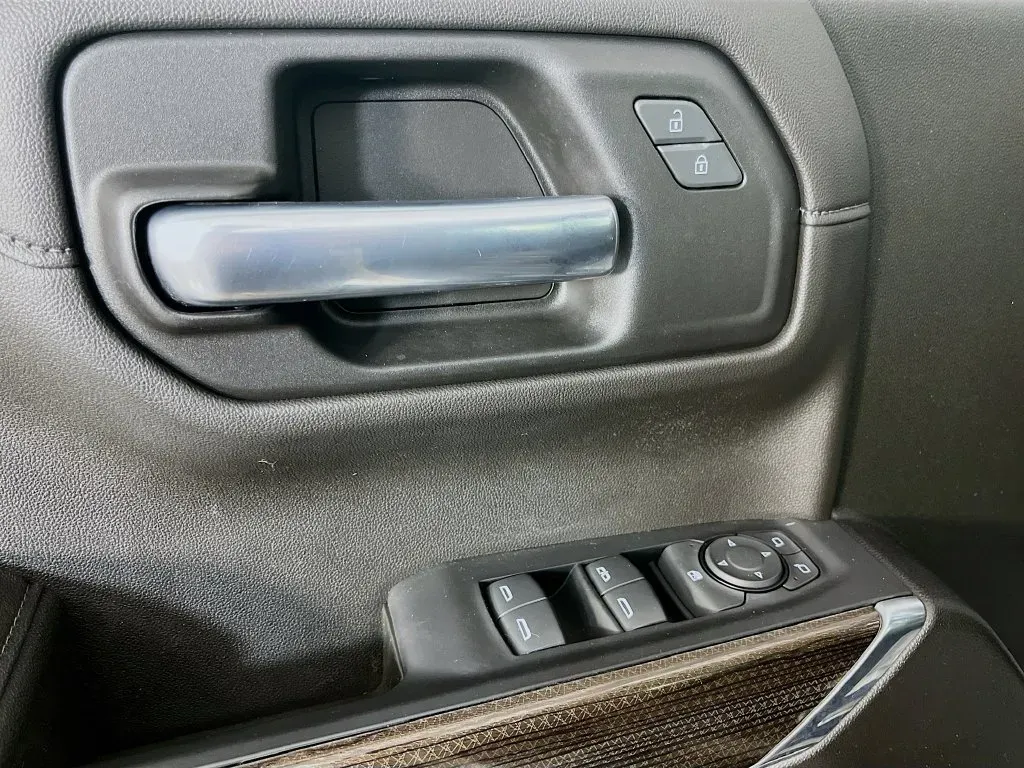 Chevrolet Silverado photo 21