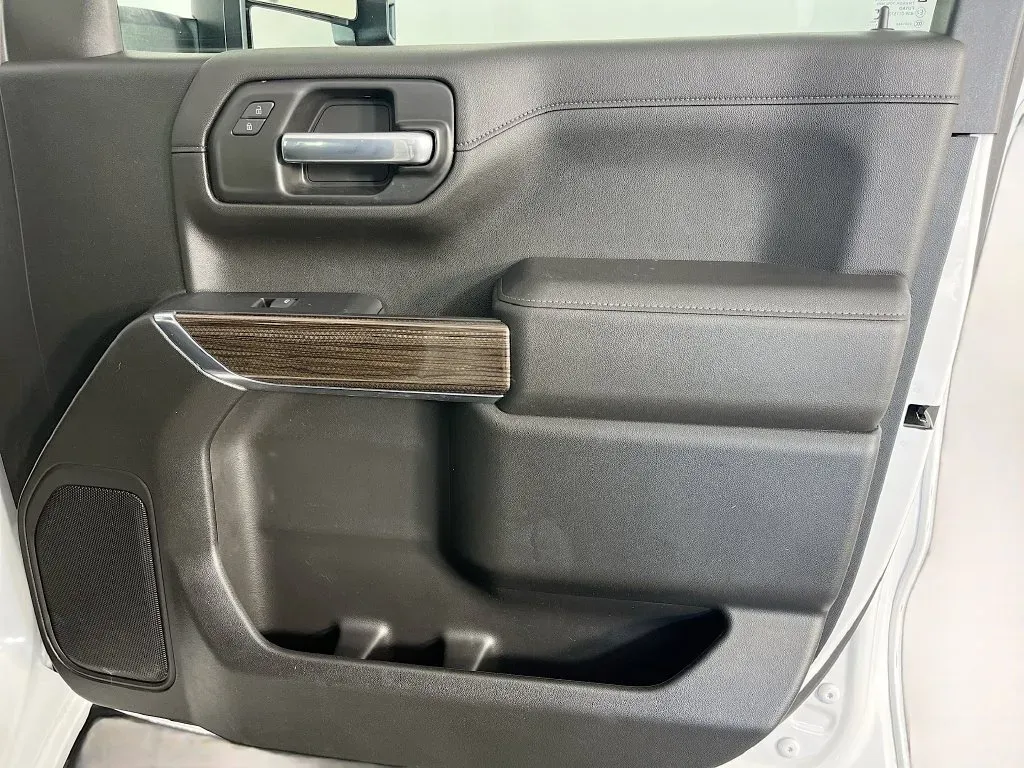 Chevrolet Silverado photo 33