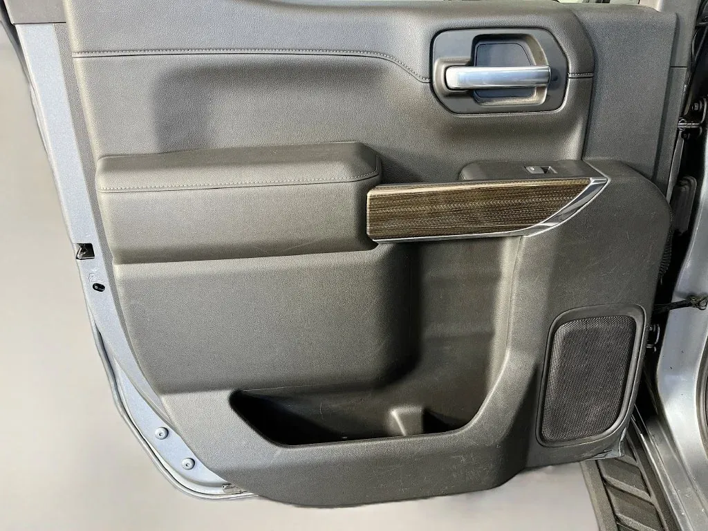 Chevrolet Silverado photo 26