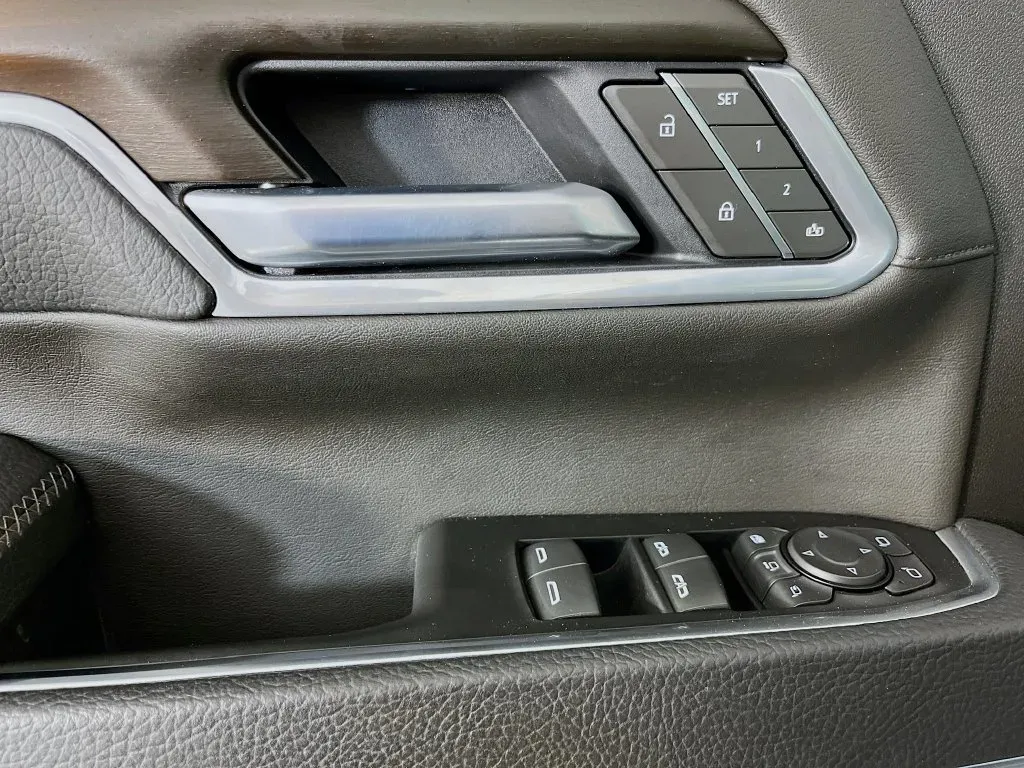 GMC Sierra photo 23