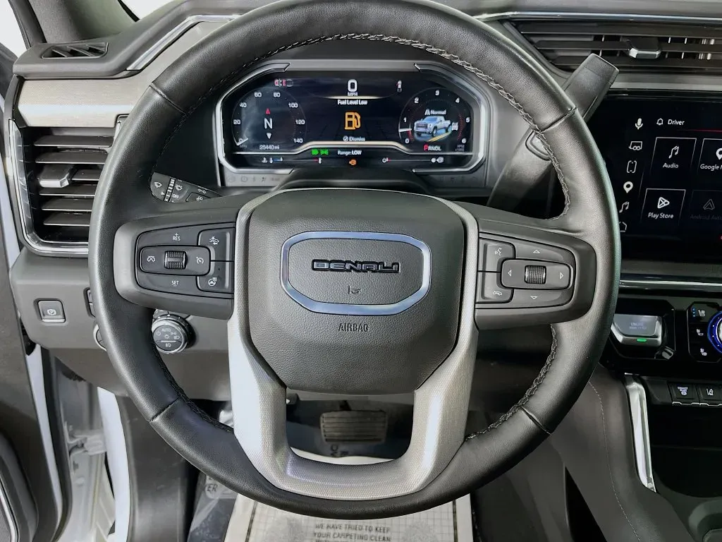 GMC Sierra photo 13