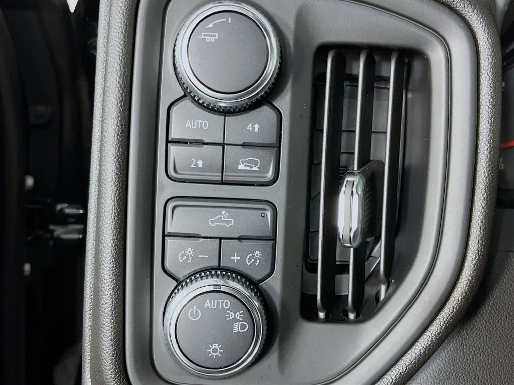 GMC Sierra photo 11