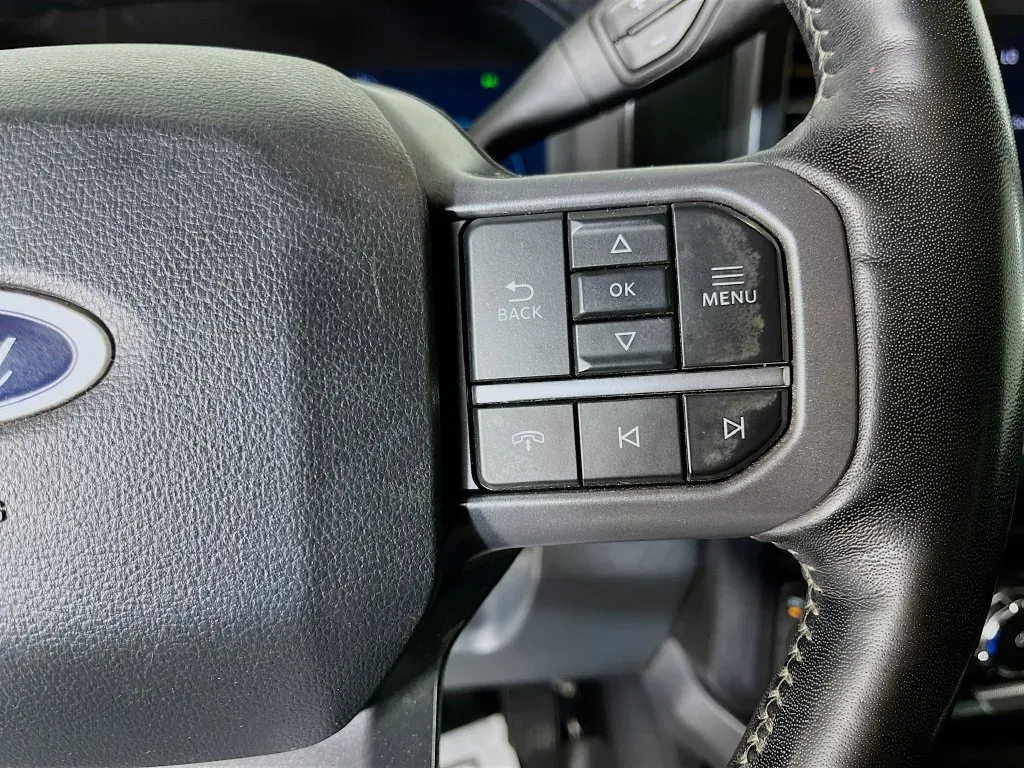 Ford F-250SD photo 16