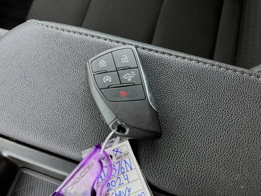 Chevrolet Silverado photo 21