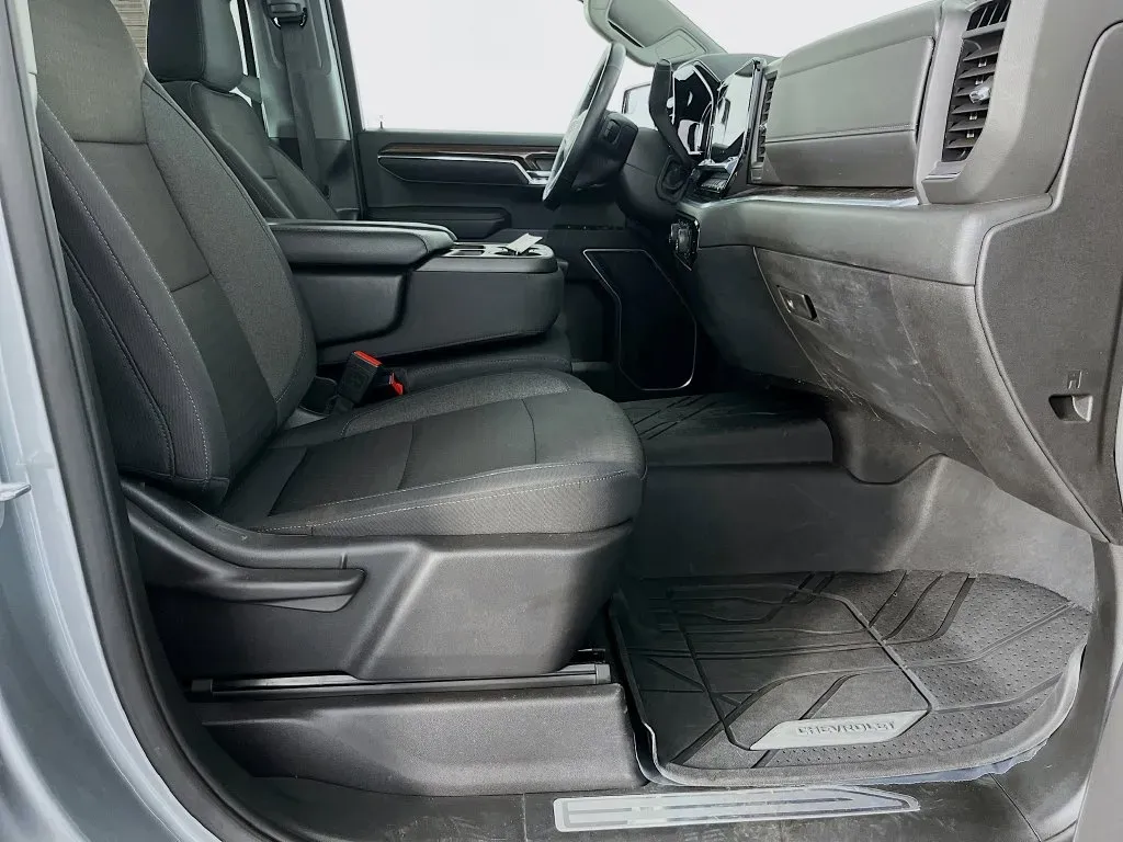 Chevrolet Silverado photo 32