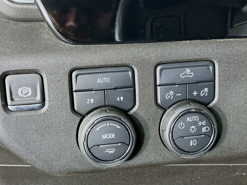 Chevrolet Silverado photo 11